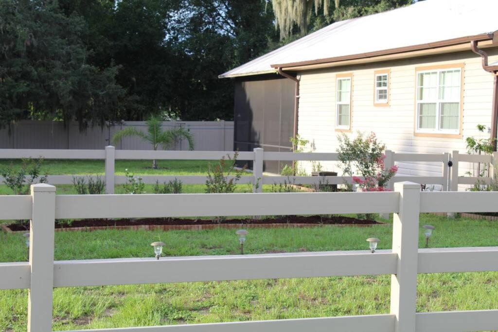 Beautiful Retreat, Hot Tub & Outdoor Living Space. Eustis Exterior foto